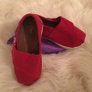 TOMS- Red